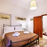 Ele Apartment *
