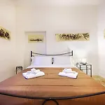 Ele Apartment